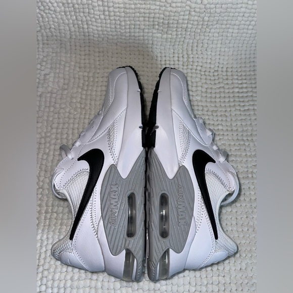 NEW. Women’s Nike Air Max Excee White Sneakers Size 10 - Picture 8 of 14